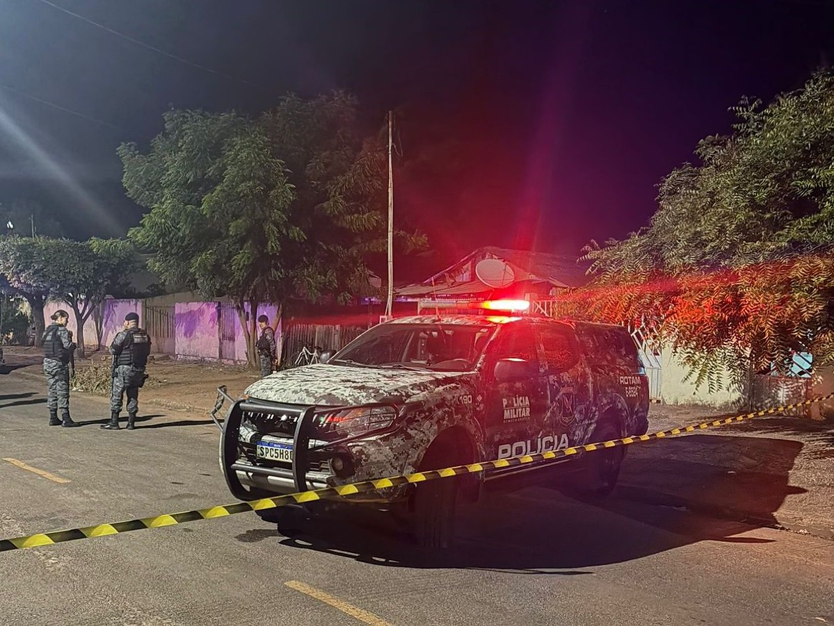 Homem reage à abordagem, aponta arma para policiais e morre baleado