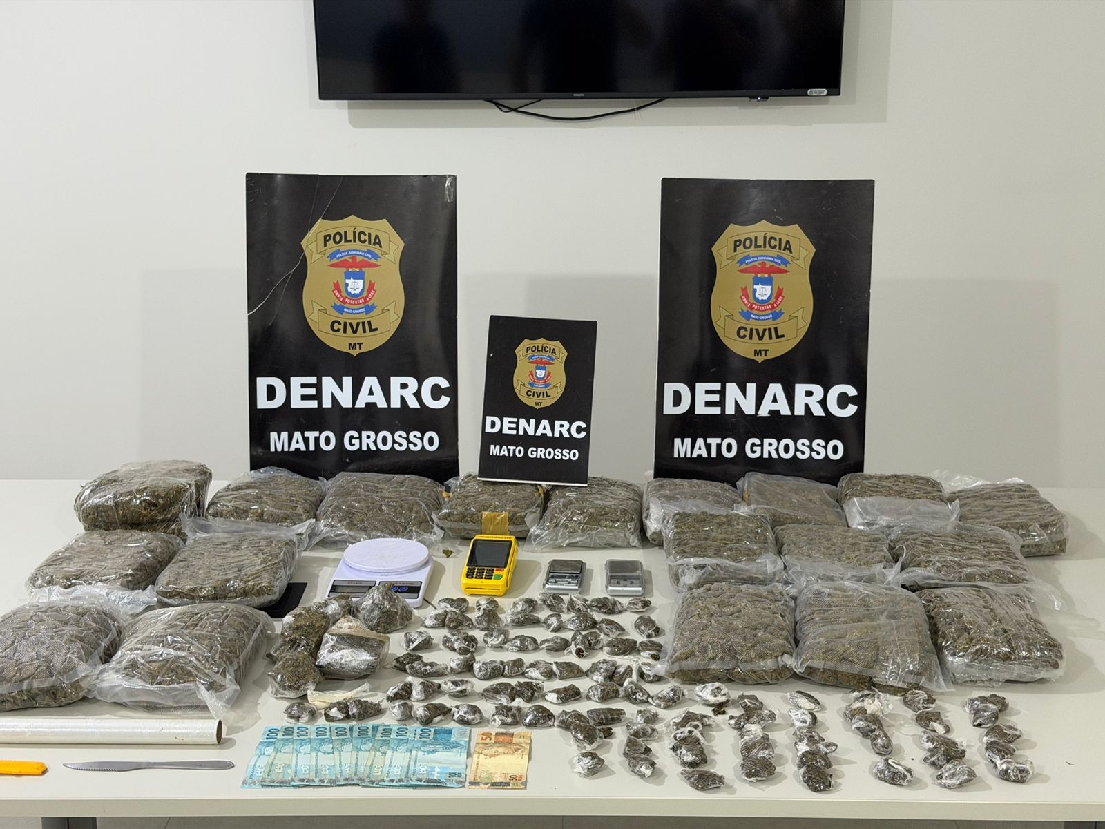 Polícia Civil apreende 152 quilos de entorpecentes e desarticula ponto de distribuição ligado a facção criminosa