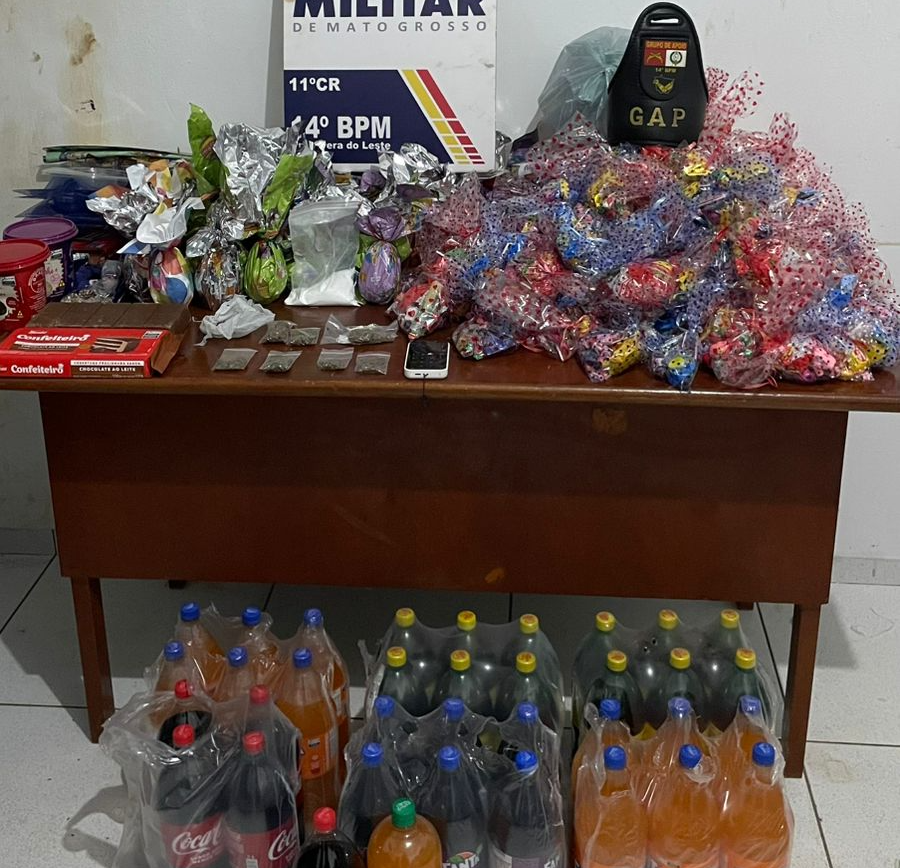 Polícia Militar detém cinco pessoas e apreende ovos de Páscoa que seriam distribuídos por facção