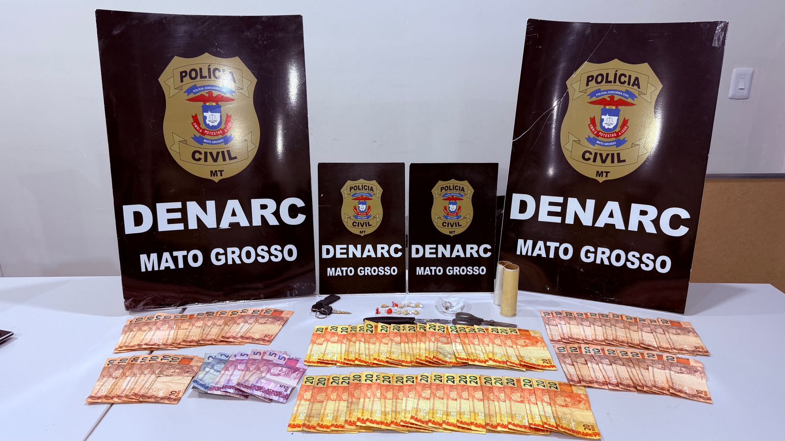 Polícia Civil prende mãe e filho por tráfico de drogas em Várzea Grande