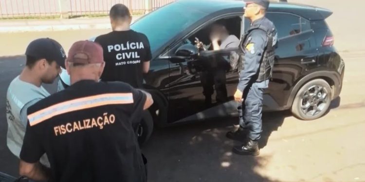 Após conflitos, blitz fiscaliza transporte por aplicativo em Barra do Garças