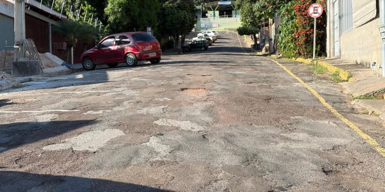 Principal via de acesso à escadaria do Cristo será recuperada pela prefeitura de Barra do Garças