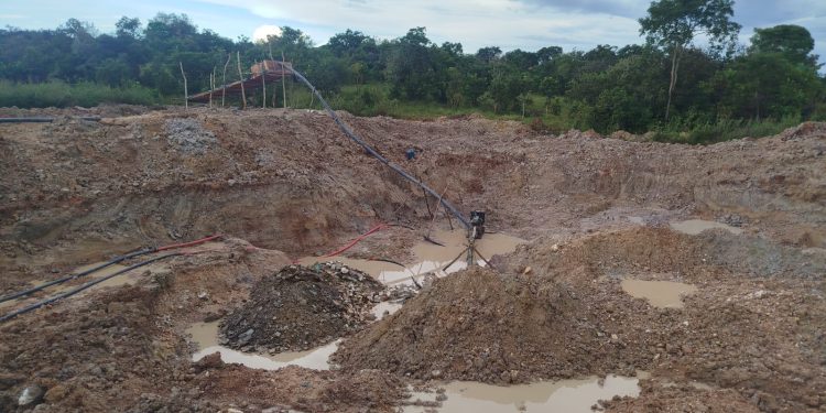 Batalhão Ambiental fecha garimpo irregular e apreende máquinas