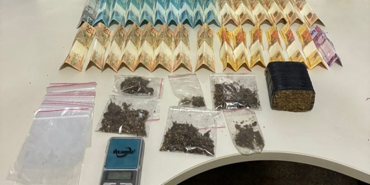 Força Tática prende suspeito por tráfico de drogas durante patrulhamento em Rondonópolis
