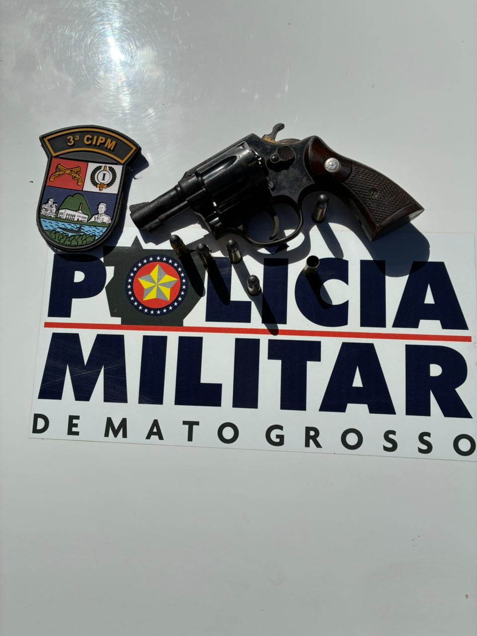 Homem é preso por porte ilegal de arma e ameaça em Santo Antônio de Leverger