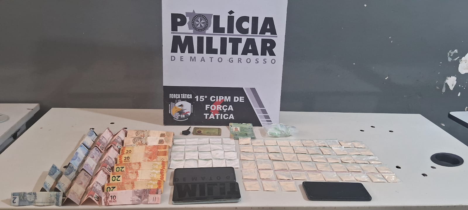 Dois homens são presos pela Força Tática com 58 porções de drogas
