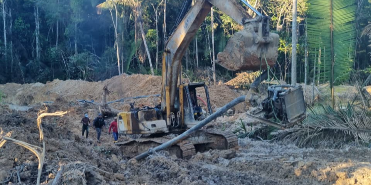Batalhão Ambiental fecha garimpo irregular, apreende máquinas e aplica multa de R$ 97 mil