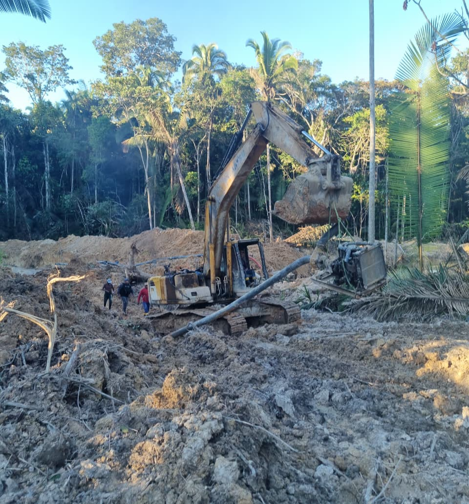 Batalhão Ambiental fecha garimpo irregular, apreende máquinas e aplica multa de R$ 97 mil