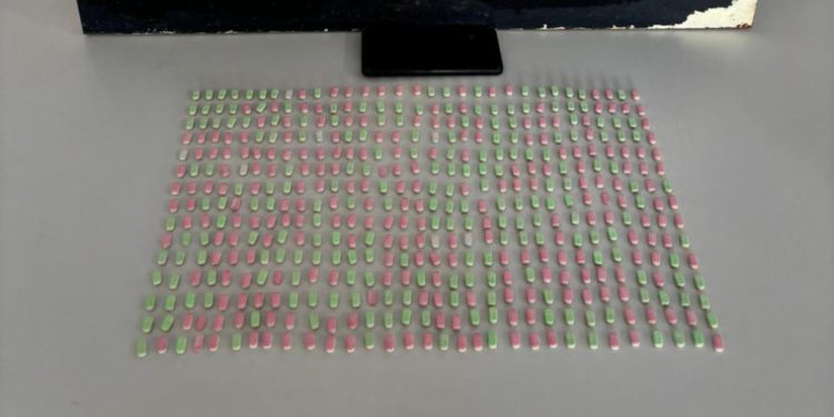 Passageira de ônibus é presa com mais de 400 comprimidos de ecstasy em Cocalinho
