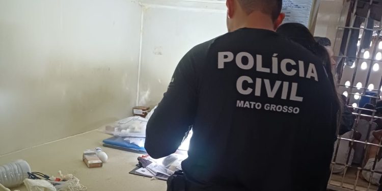 Polícia Civil cumpre mandados contra suspeitos de exaltar facção criminosa nas redes sociais