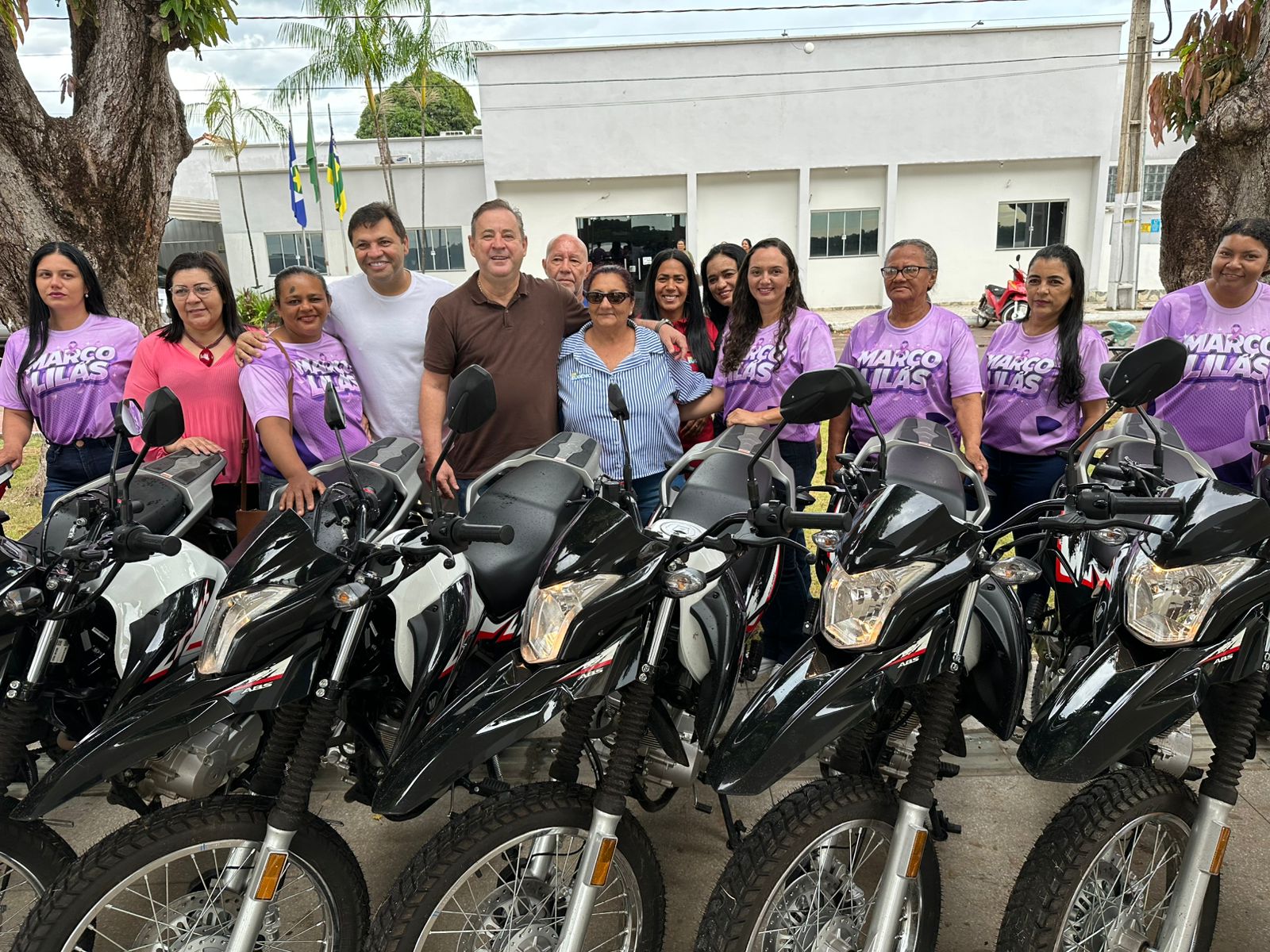 Dr. Eugênio entrega 21 motos a agentes comunitários de saúde, em São Félix do Araguaia