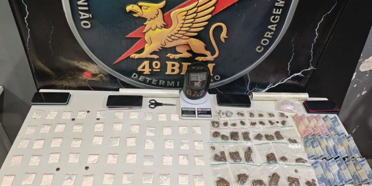 Polícia Militar prende cinco suspeitos com arma de fogo e drogas em Várzea Grande