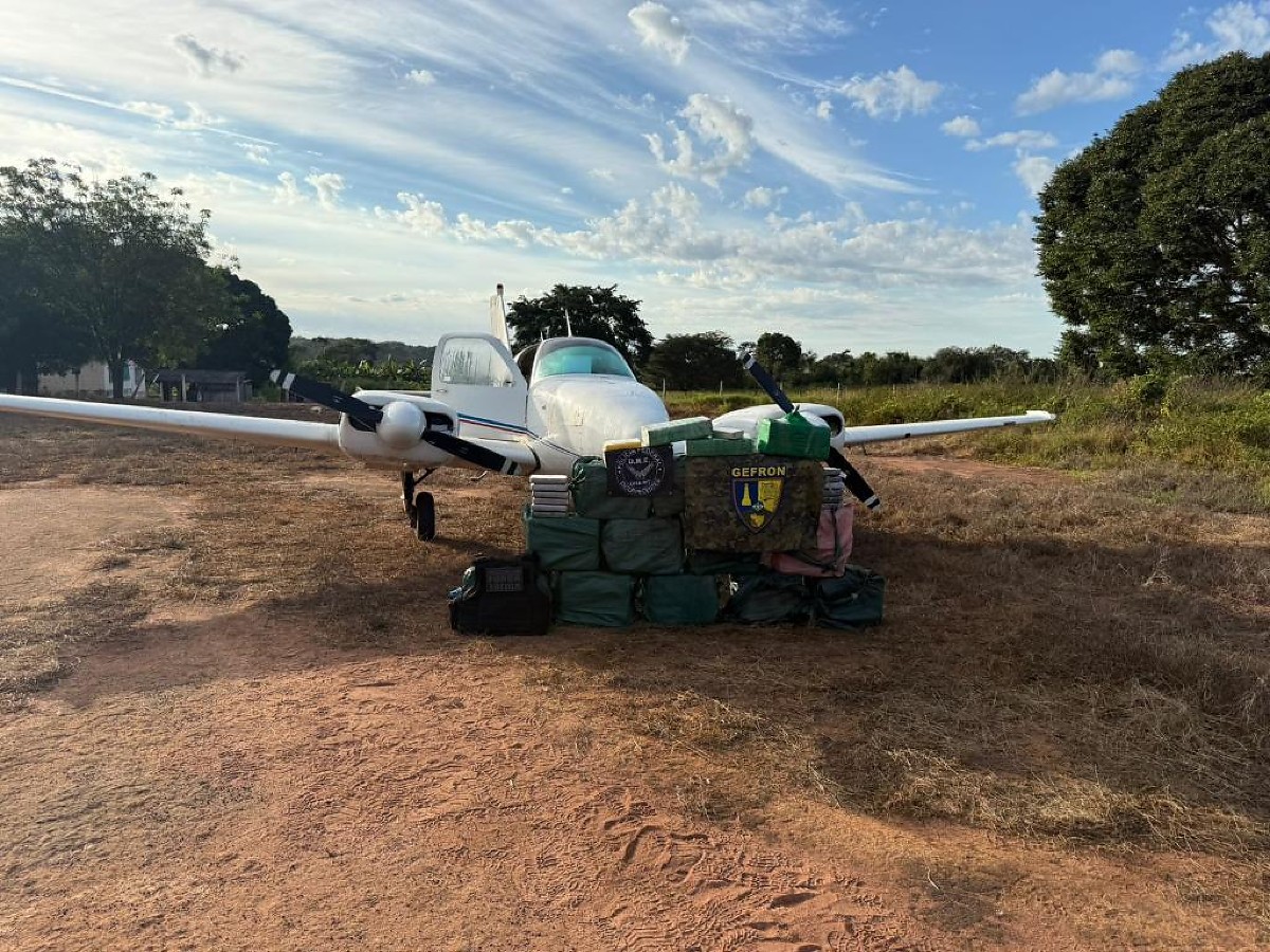 Forças de segurança interceptam avião com 450 kg de cocaína na região do Araguaia; quatro são presos