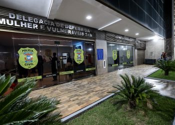 Homem é preso por agredir namorada adolescente em MT