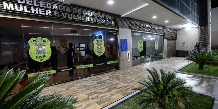 Homem é preso por agredir namorada adolescente em MT