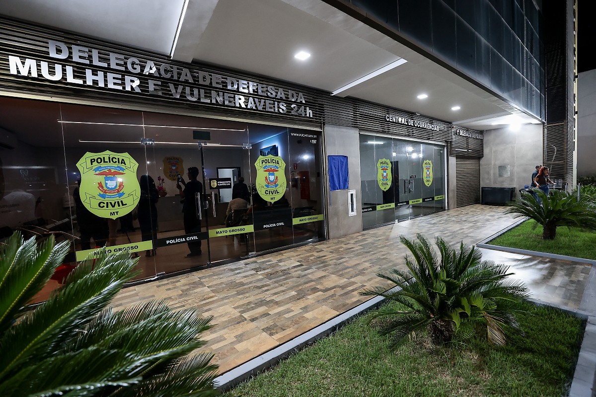 Homem é preso por agredir namorada adolescente em MT