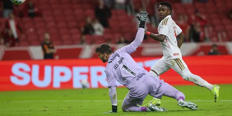 Inter atropela o Vasco e soma sétimo jogo sem derrota no Brasileirão