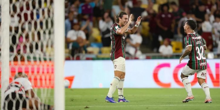 Fluminense vence o São Paulo e encosta na vice-liderança do Brasileiro
