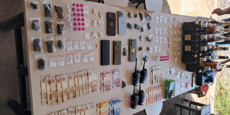 PM encerra festa criminosa que tinha drogas e presença de adolescentes em Barra do Bugres