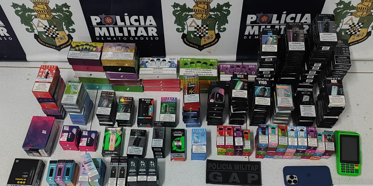 Polícia Militar apreende 298 cigarros eletrônicos e prende suspeito por contrabando