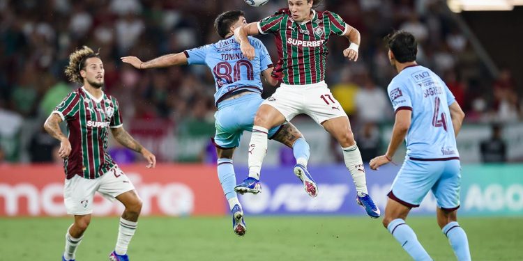 Fluminense vence o Bolívar por 2 a 1 e continua na briga por vaga na Libertadores