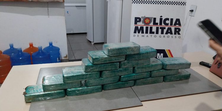 Polícia Militar prende casal de faccionados com 18 quilos de pasta base em Jangada