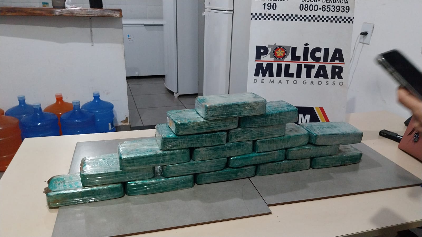 Polícia Militar prende casal de faccionados com 18 quilos de pasta base em Jangada