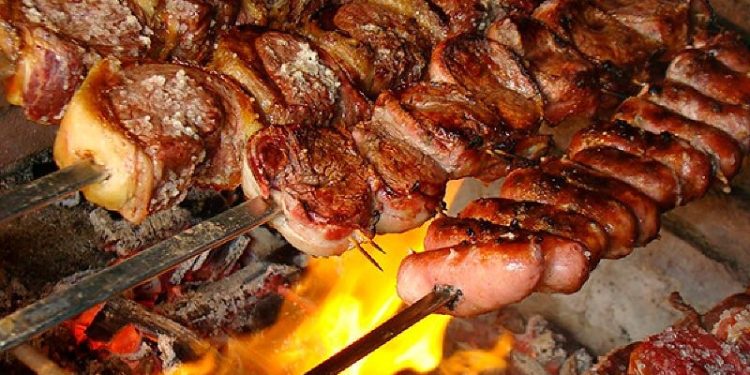 Churrasco do Bem une APOBAG e Paróquia Santo Antônio em ação solidária em Barra do Garças
