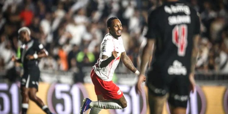 Bragantino goleia o Vasco em São Januário