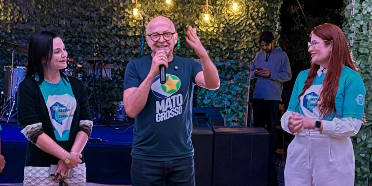 “É a escola que conduz nossos jovens para o futuro, e o Governo continua investindo para melhorar a educação de MT”, afirma governador