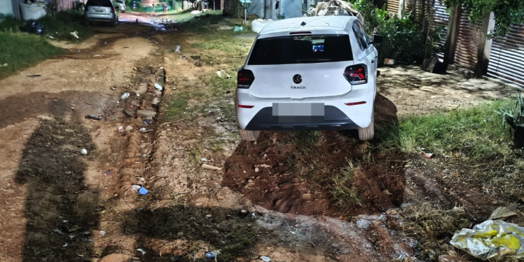 Polícia Militar recupera carro roubado e prende dois homens em flagrante em Cuiabá