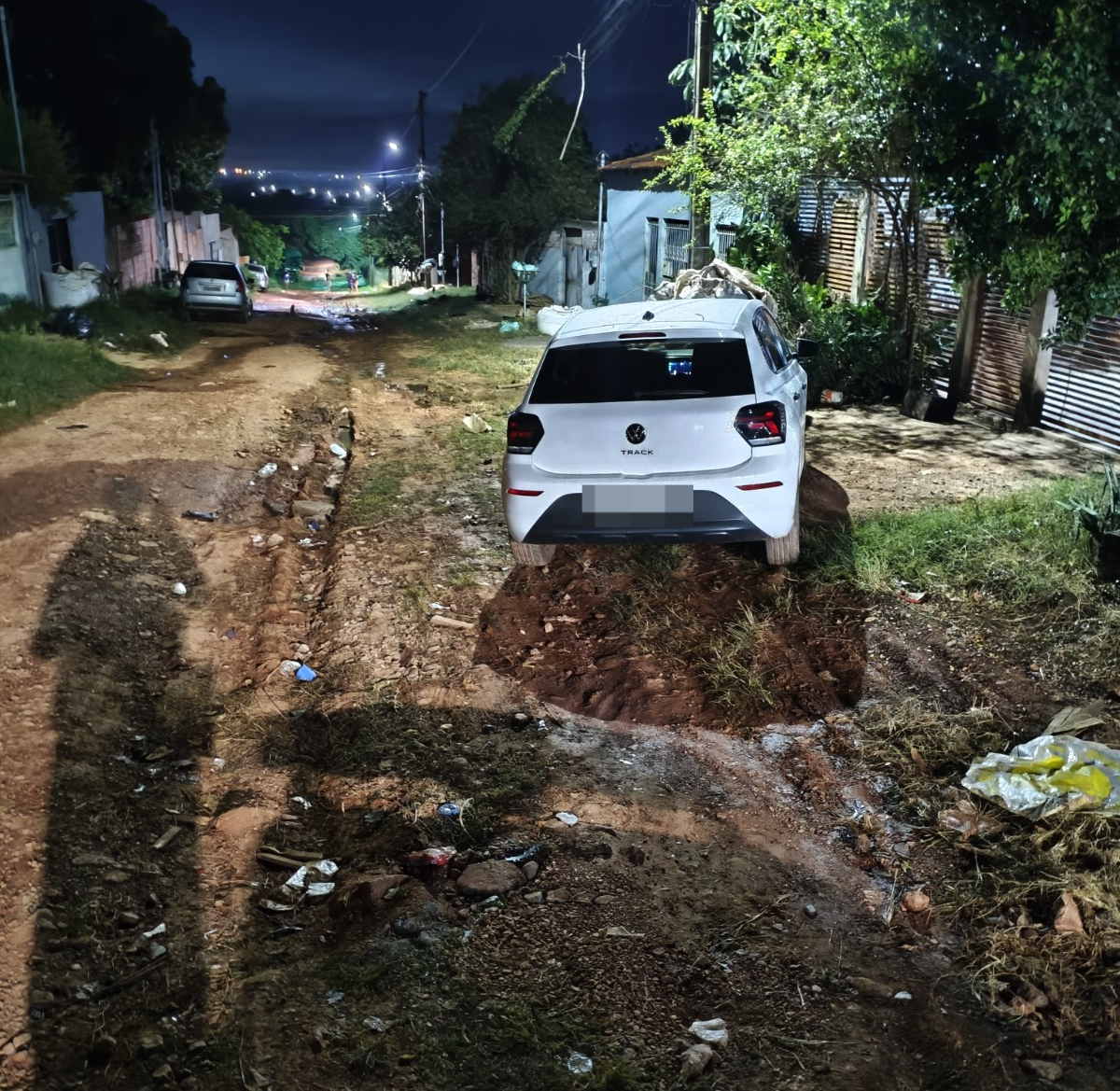 Polícia Militar recupera carro roubado e prende dois homens em flagrante em Cuiabá