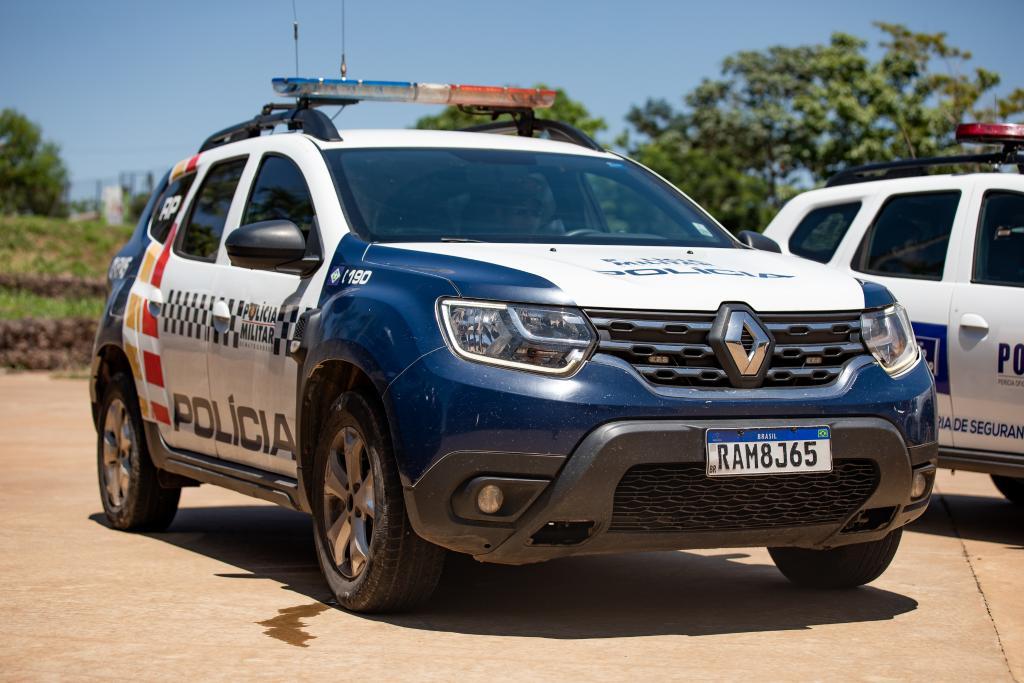 Polícia Militar resgata casal mantido em cárcere e prende cinco faccionados