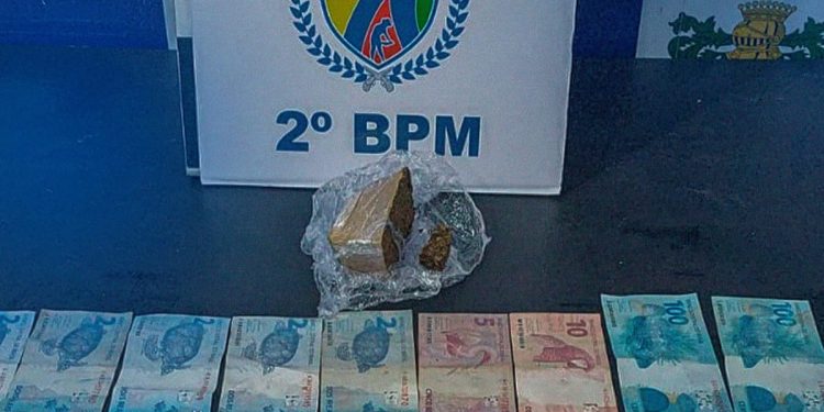 Motociclista foge da PM, pula com moto no Rio Araguaia e acaba preso em Barra do Garças; droga foi recuperada