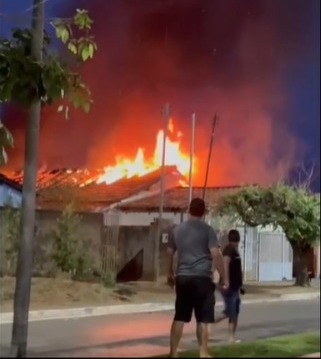 Veja vídeo – Homem é preso suspeito de incendiar alojamento de trabalhadores após desentendimento em Bom Jardim de Goiás