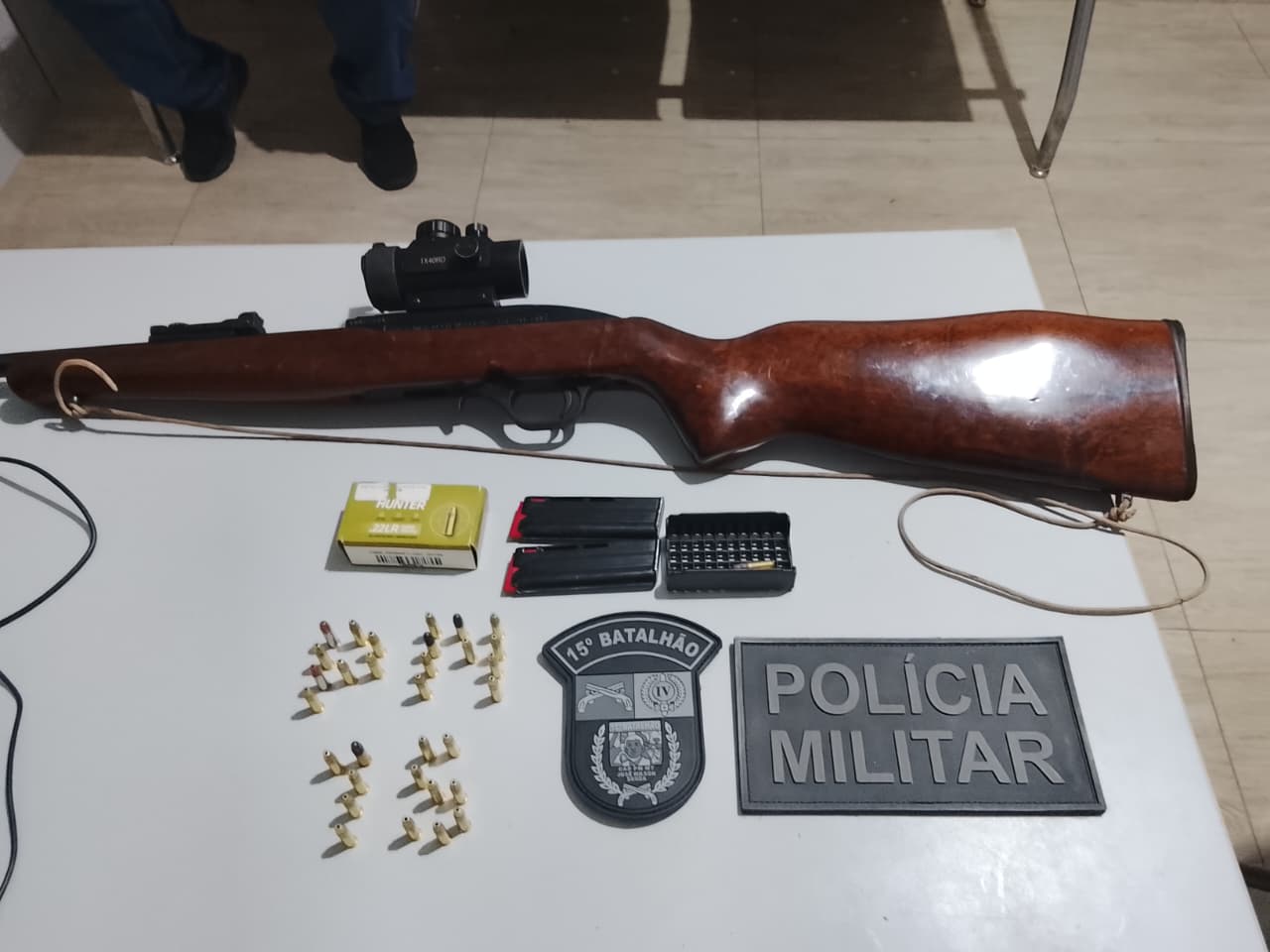 Polícia Militar prende homem com espingarda irregular e munições em Ponte Branca