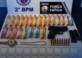 Dupla é presa com drogas, joias e arma de fogo com numeração raspada em Barra do Garças
