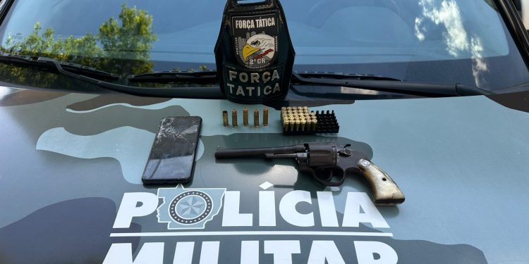 Força Tática apreende duas armas de fogo e prende suspeitos por porte ilegal em Cuiabá