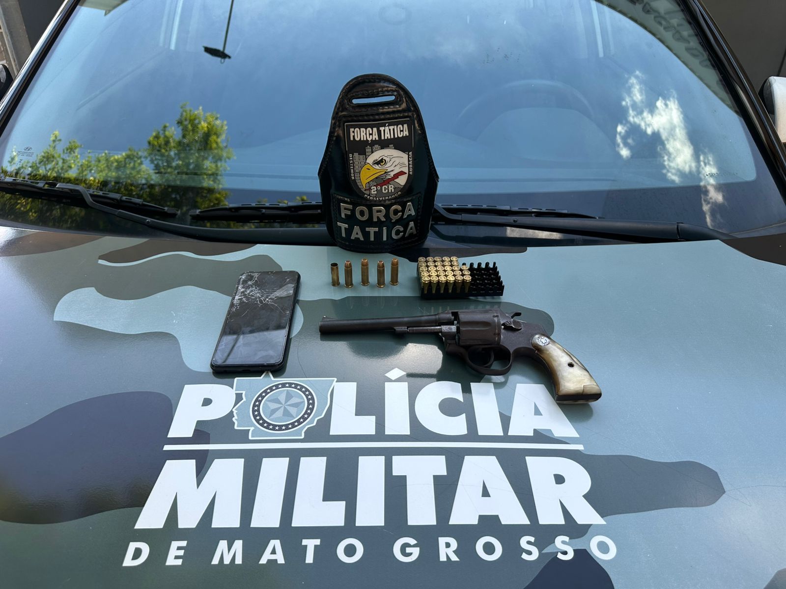 Força Tática apreende duas armas de fogo e prende suspeitos por porte ilegal em Cuiabá