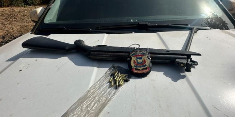 Arma é apreendida em propriedade que foi cenário de confronto com facção em Barra do Garças