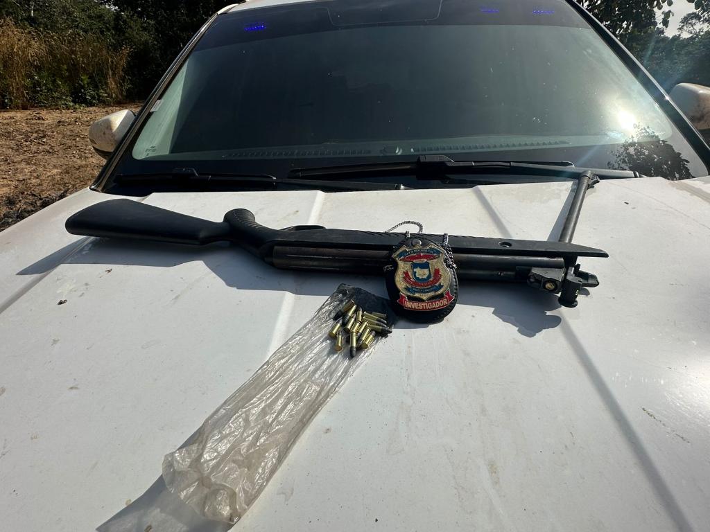 Arma é apreendida em propriedade que foi cenário de confronto com facção em Barra do Garças