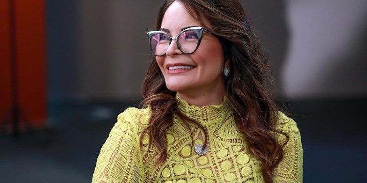 Virginia Mendes ganha força nas redes e se destaca entre pré-candidatas com pauta da defesa da mulher