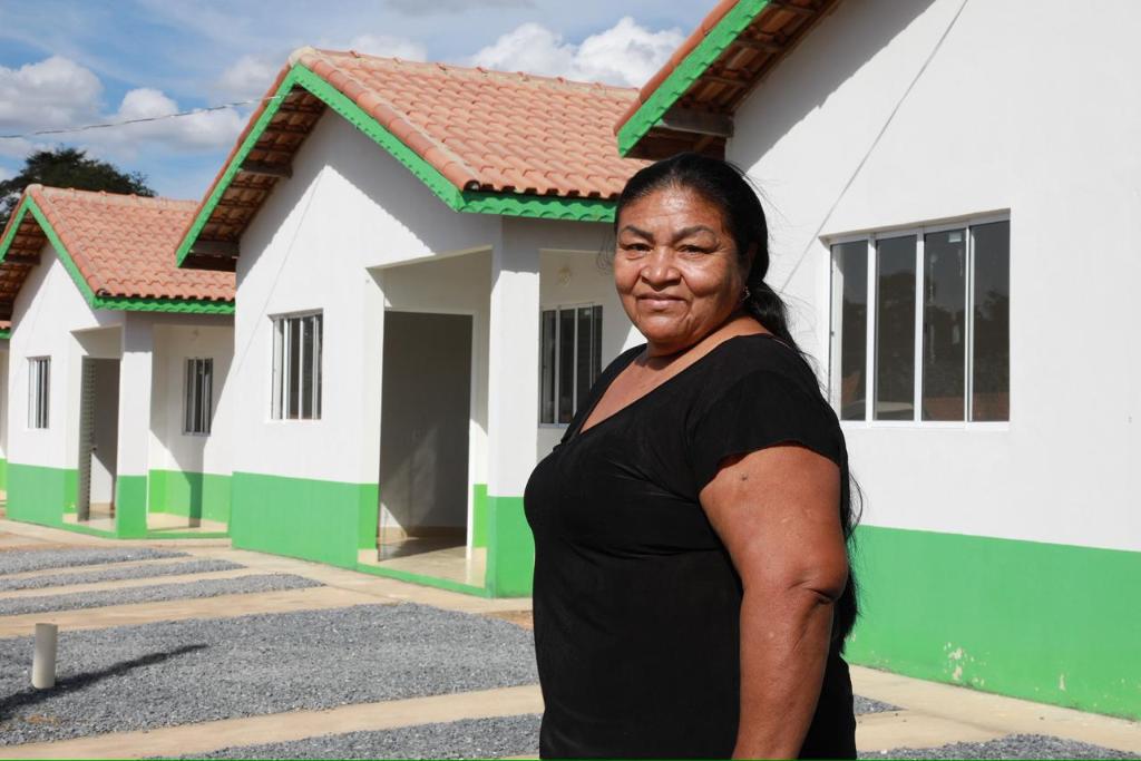 Governo entrega 50 casas populares em Querência: “é a tranquilidade de ter um lar para chamar de meu”, afirma moradora