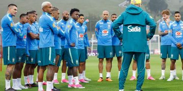 Ancelotti testa Rayan e Léo Pereira em último ensaio antes de amistoso contra o Egito