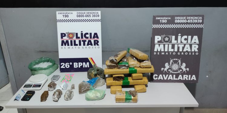 Cavalaria da PM conduz dois faccionados e apreende 13,7 quilos de drogas em Nova Mutum