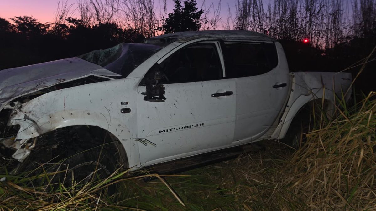 Duas pessoas morrem e três ficaram feridas em capotamento de caminhonete na MT-100, em Pontal do Araguaia