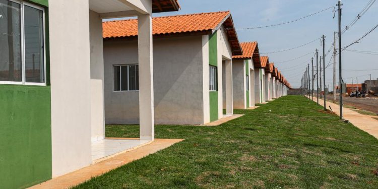 Com investimento de R$ 300 milhões, Governo de Mato Grosso facilita acesso à casa própria