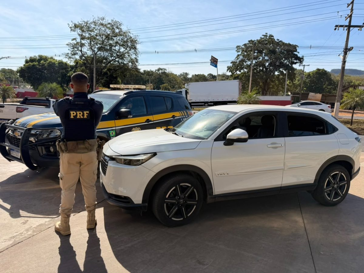 PRF recupera veículo roubado na BR-070, em Barra do Garças