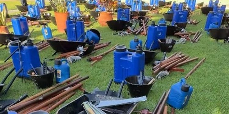 Pontal do Araguaia recebe kits para pequenos produtores rurais do município