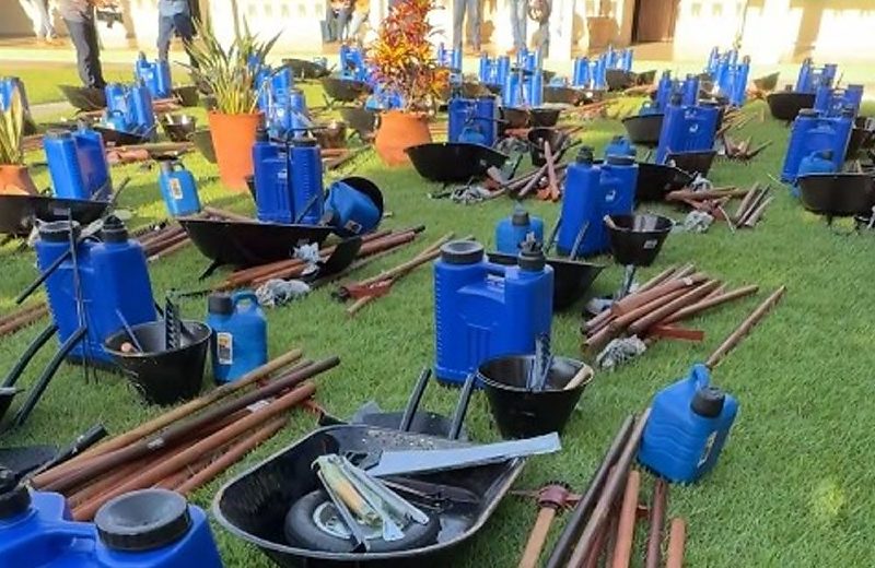 Pontal do Araguaia recebe kits para pequenos produtores rurais do município